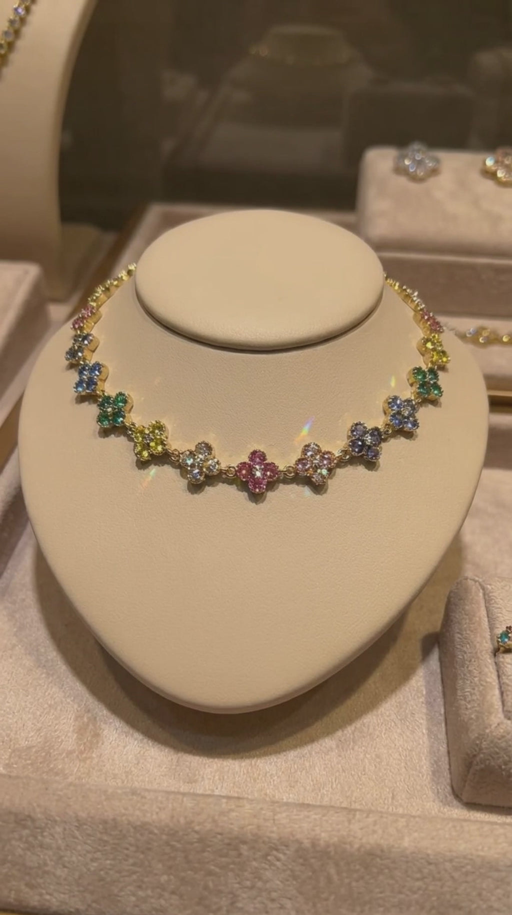 Ras de cou plaqué or strass multicolore